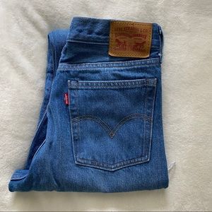 Levi Wedgie Straight Jean- Dark wash